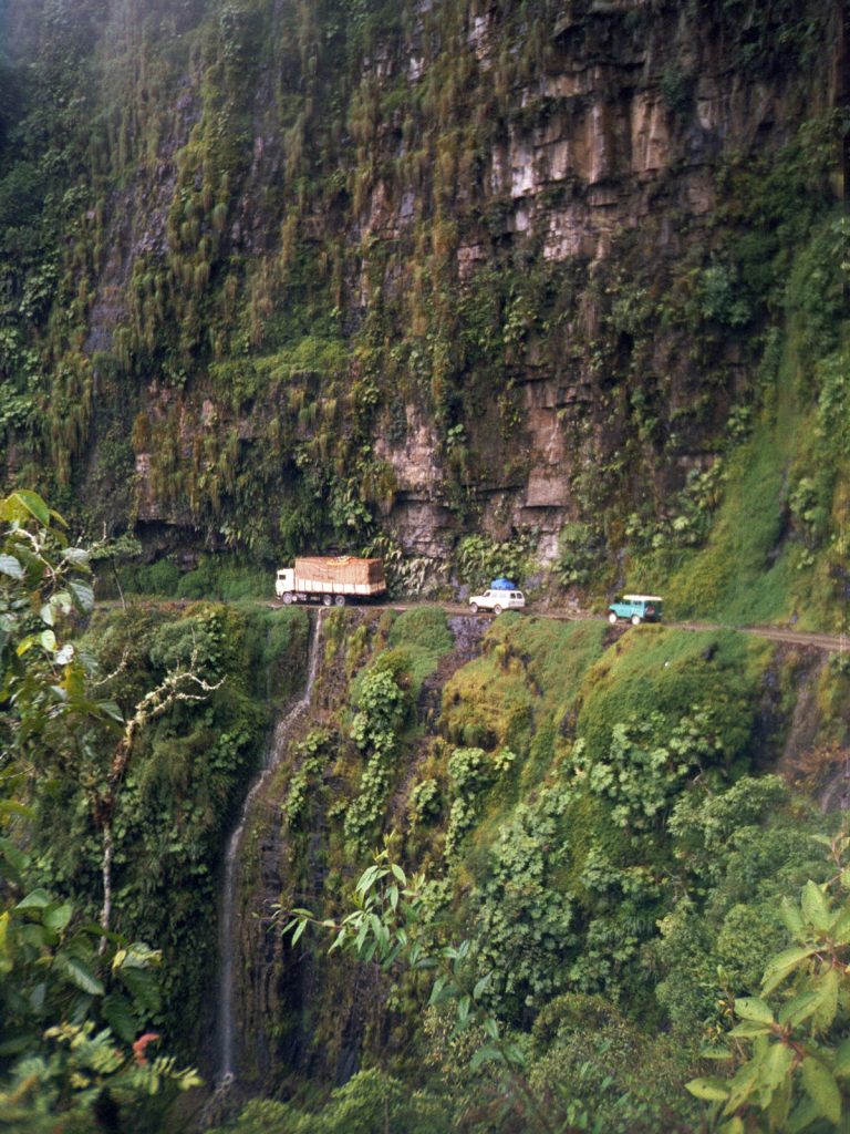 Carreteras, Carretera de la Muerte o Las Yungas (Bolivia)