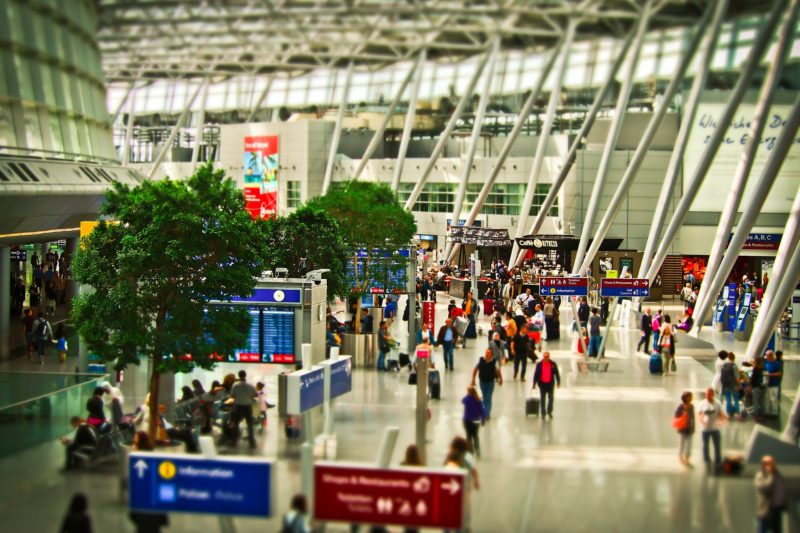 terminal salidas aeropuerto