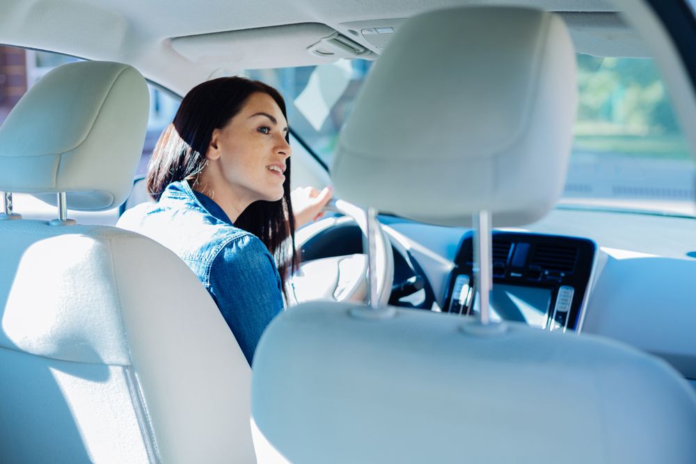 conductora en el coche